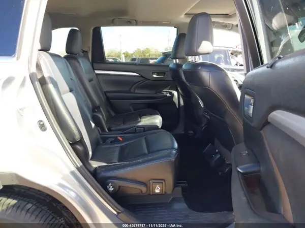 5TDJKRFH2GS231845 2016 TOYOTA HIGHLANDER - Image 8