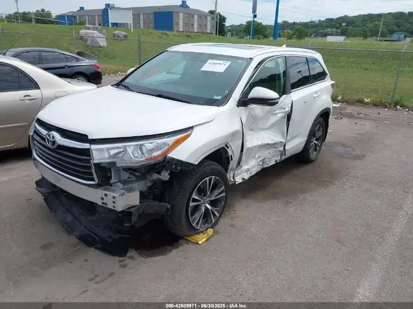 5TDJKRFH2GS232025 2016 TOYOTA HIGHLANDER - Image 2