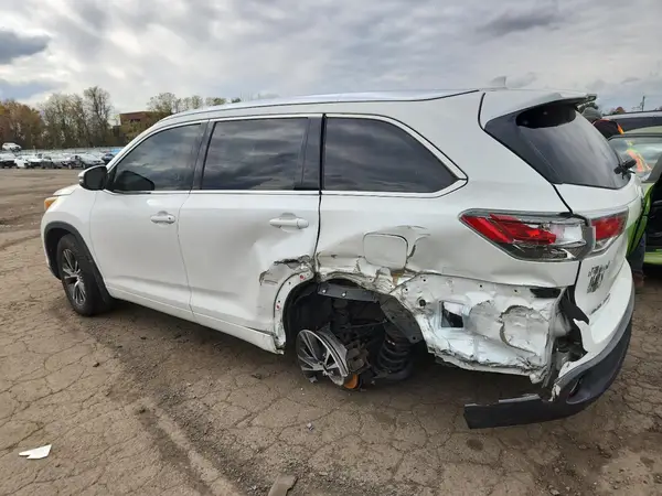 5TDJKRFH2GS257460 2016 TOYOTA HIGHLANDER - Image 2
