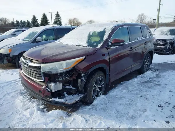 5TDJKRFH2GS263842 2016 TOYOTA HIGHLANDER - Image 2
