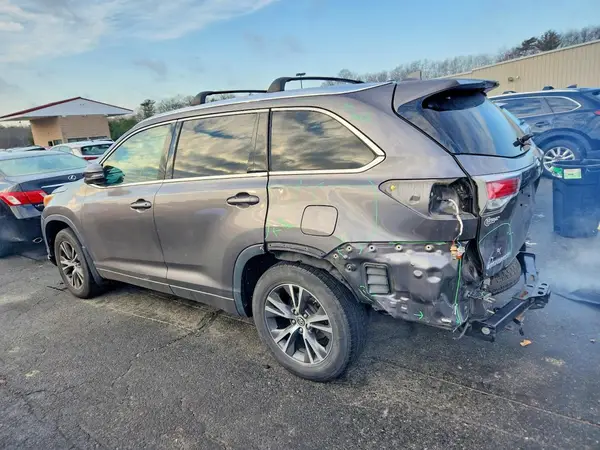5TDJKRFH2GS274405 2016 TOYOTA HIGHLANDER - Image 2