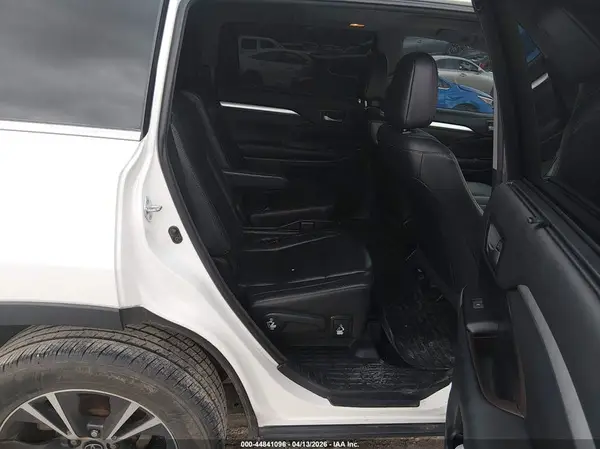 5TDJKRFH2GS285405 2016 TOYOTA HIGHLANDER - Image 8