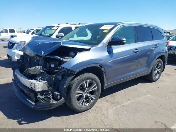 5TDJKRFH2GS288904 2016 TOYOTA HIGHLANDER - Image 2