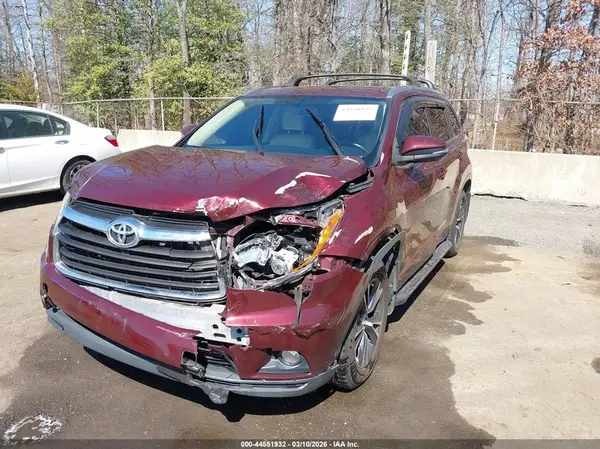 5TDJKRFH2GS298025 2016 TOYOTA HIGHLANDER - Image 2