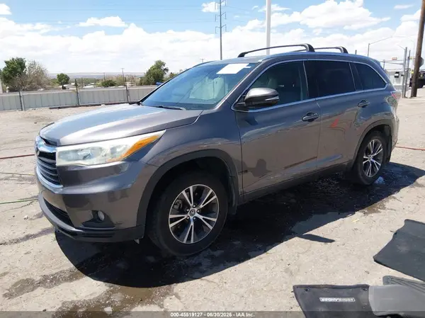 5TDJKRFH2GS301036 2016 TOYOTA HIGHLANDER - Image 2