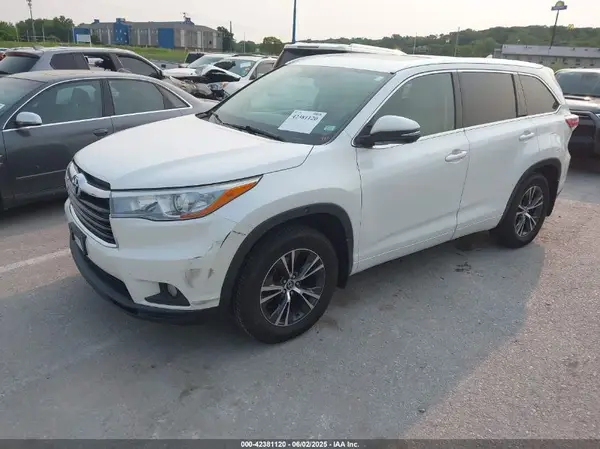 5TDJKRFH2GS302106 2016 TOYOTA HIGHLANDER - Image 2
