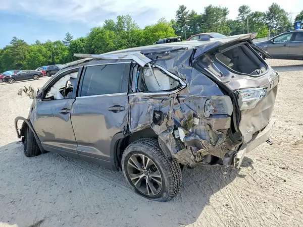 5TDJKRFH2GS303773 2016 TOYOTA HIGHLANDER - Image 2