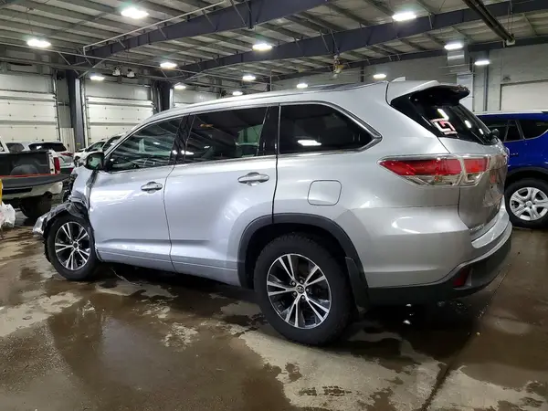 5TDJKRFH2GS305748 2016 TOYOTA HIGHLANDER - Image 2