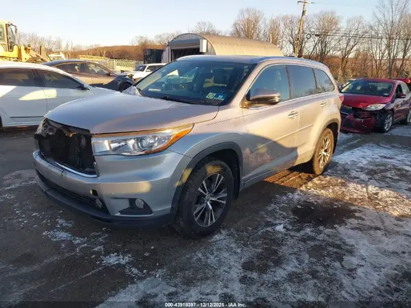5TDJKRFH2GS307399 2016 TOYOTA HIGHLANDER - Image 2