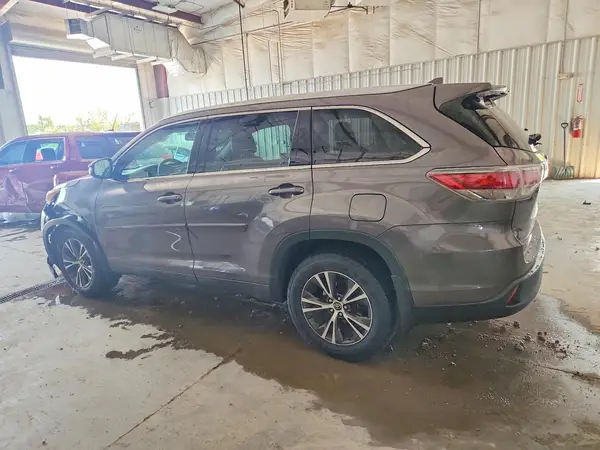 5TDJKRFH2GS313655 2016 TOYOTA HIGHLANDER - Image 2
