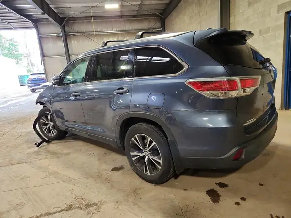 5TDJKRFH2GS329192 2016 TOYOTA HIGHLANDER - Image 2