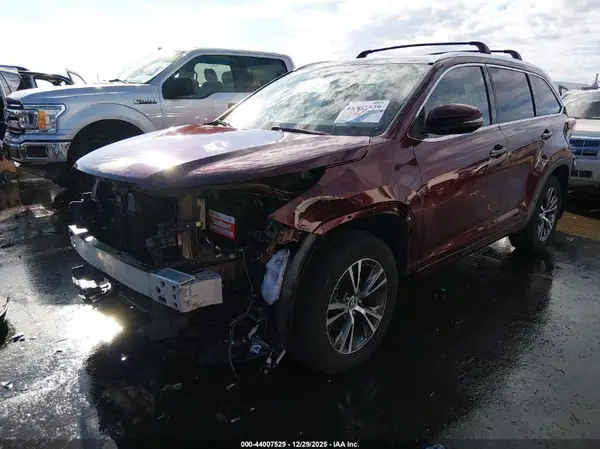5TDJKRFH2GS332271 2016 TOYOTA HIGHLANDER - Image 2