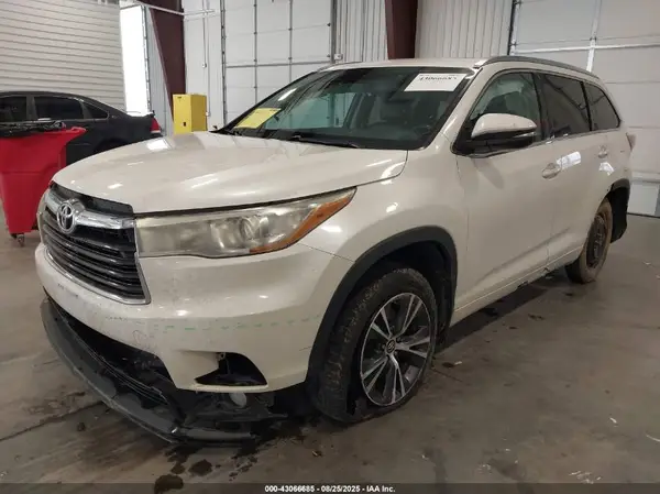 5TDJKRFH2GS334862 2016 TOYOTA HIGHLANDER - Image 2