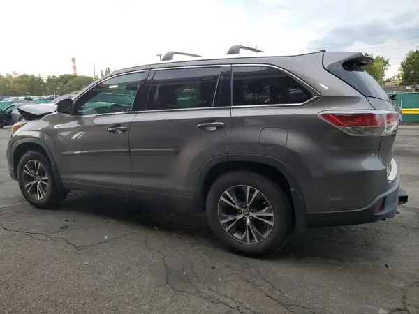 5TDJKRFH2GS338829 2016 TOYOTA HIGHLANDER - Image 2