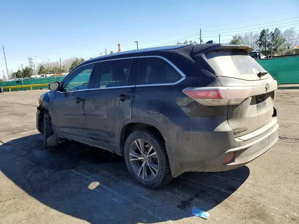 5TDJKRFH2GS339379 2016 TOYOTA HIGHLANDER - Image 2