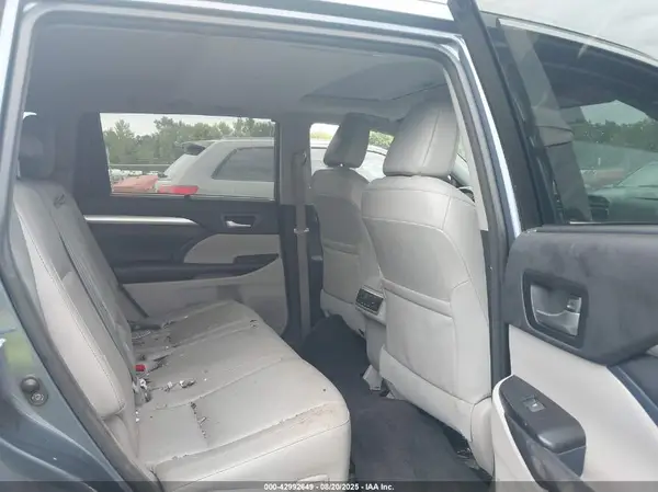 5TDJKRFH2GS342007 2016 TOYOTA HIGHLANDER - Image 8