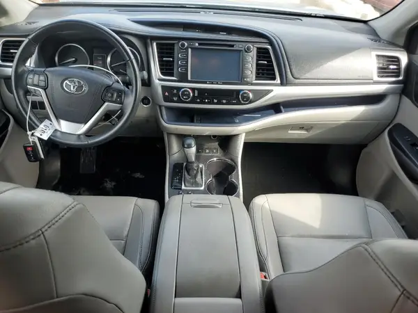 5TDJKRFH2GS342198 2016 TOYOTA HIGHLANDER - Image 8