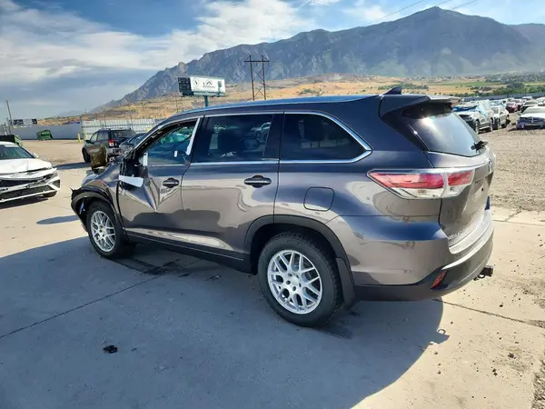 5TDJKRFH2GS343139 2016 TOYOTA HIGHLANDER - Image 2