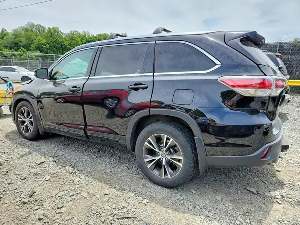 5TDJKRFH2GS500281 2016 TOYOTA HIGHLANDER - Image 2