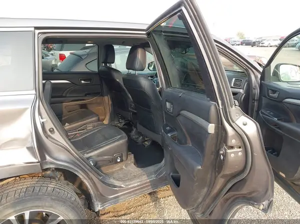 5TDJKRFH2GS500751 2016 TOYOTA HIGHLANDER - Image 8