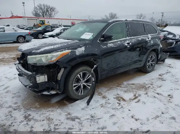 5TDJKRFH2GS501916 2016 TOYOTA HIGHLANDER - Image 2