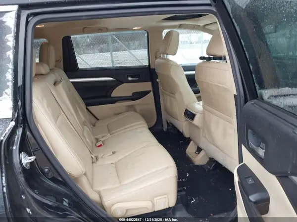 5TDJKRFH2GS501916 2016 TOYOTA HIGHLANDER - Image 8