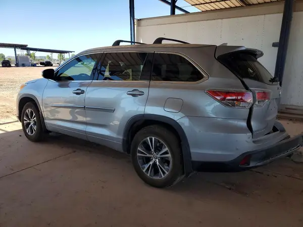 5TDJKRFH2GS502256 2016 TOYOTA HIGHLANDER - Image 2