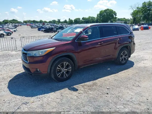5TDJKRFH3GS226301 2016 TOYOTA HIGHLANDER - Image 2