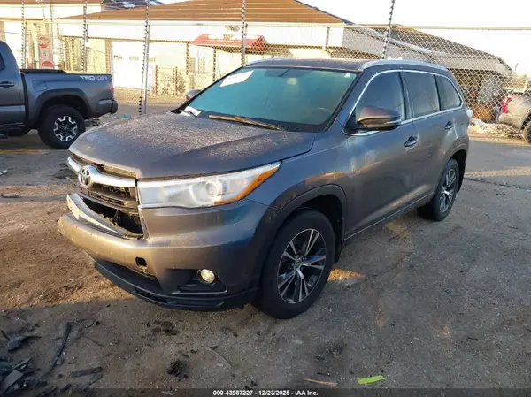 5TDJKRFH3GS228923 2016 TOYOTA HIGHLANDER - Image 2