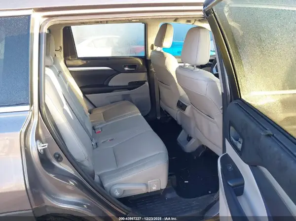 5TDJKRFH3GS228923 2016 TOYOTA HIGHLANDER - Image 8