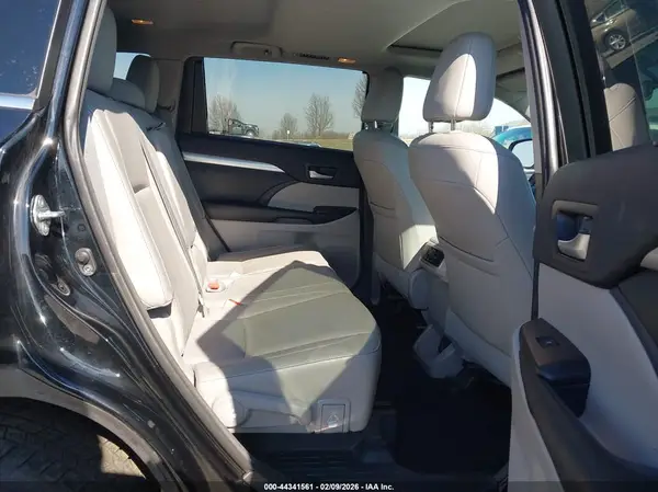 5TDJKRFH3GS232857 2016 TOYOTA HIGHLANDER - Image 8