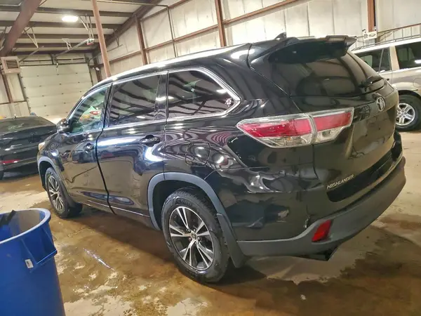 5TDJKRFH3GS239923 2016 TOYOTA HIGHLANDER - Image 2