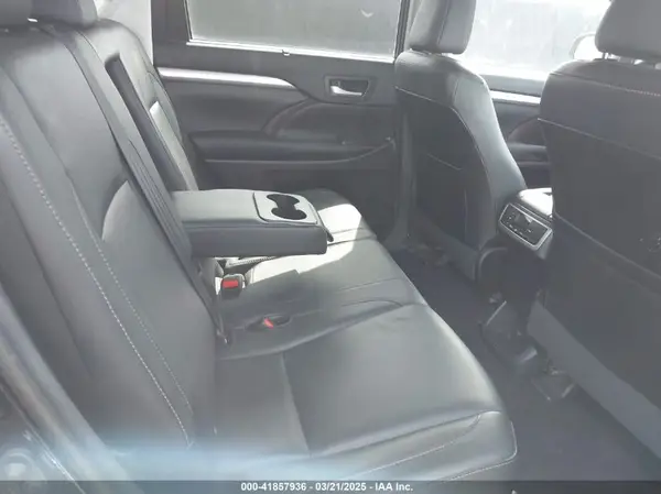 5TDJKRFH3GS276227 2016 TOYOTA HIGHLANDER - Image 8