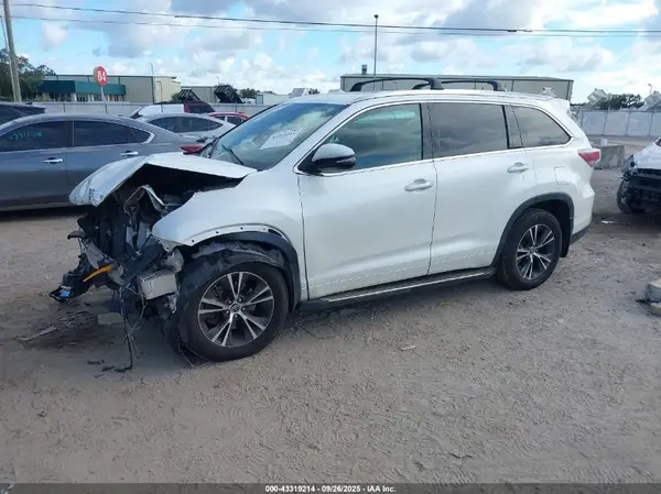5TDJKRFH3GS280455 2016 TOYOTA HIGHLANDER - Image 2