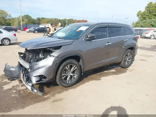 5TDJKRFH3GS283968 2016 TOYOTA HIGHLANDER - Image 2