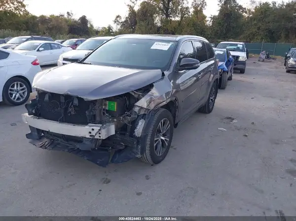 5TDJKRFH3GS305063 2016 TOYOTA HIGHLANDER - Image 2