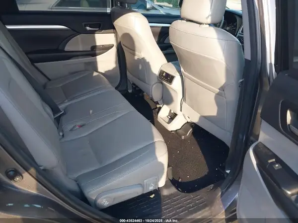 5TDJKRFH3GS305063 2016 TOYOTA HIGHLANDER - Image 8