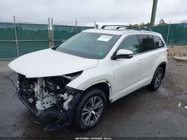 5TDJKRFH3GS306889 2016 TOYOTA HIGHLANDER - Image 2
