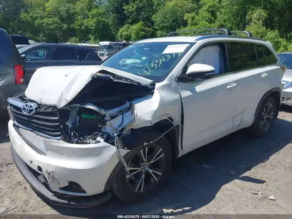5TDJKRFH3GS317584 2016 TOYOTA HIGHLANDER - Image 2