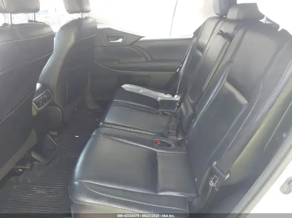 5TDJKRFH3GS317584 2016 TOYOTA HIGHLANDER - Image 8