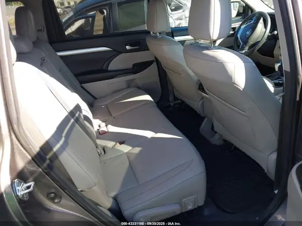 5TDJKRFH3GS319268 2016 TOYOTA HIGHLANDER - Image 8