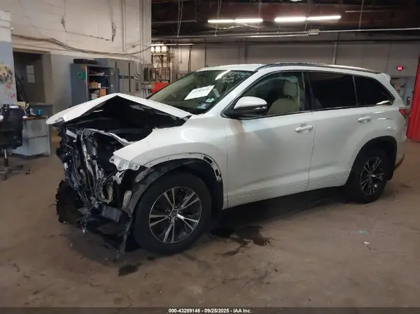 5TDJKRFH3GS334725 2016 TOYOTA HIGHLANDER - Image 2
