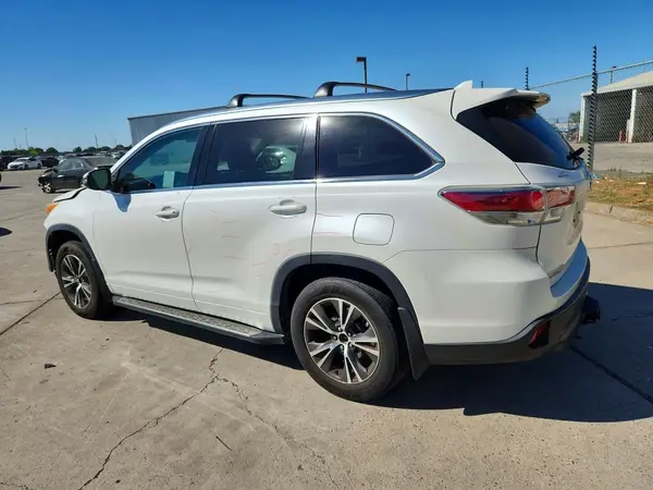5TDJKRFH3GS339326 2016 TOYOTA HIGHLANDER - Image 2