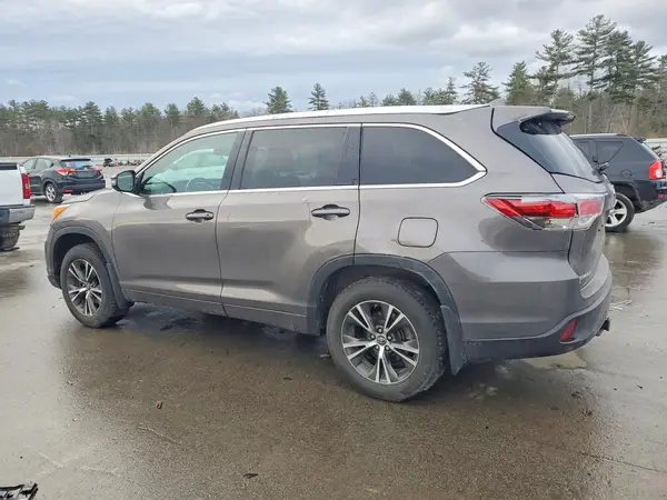 5TDJKRFH3GS347555 2016 TOYOTA HIGHLANDER - Image 2