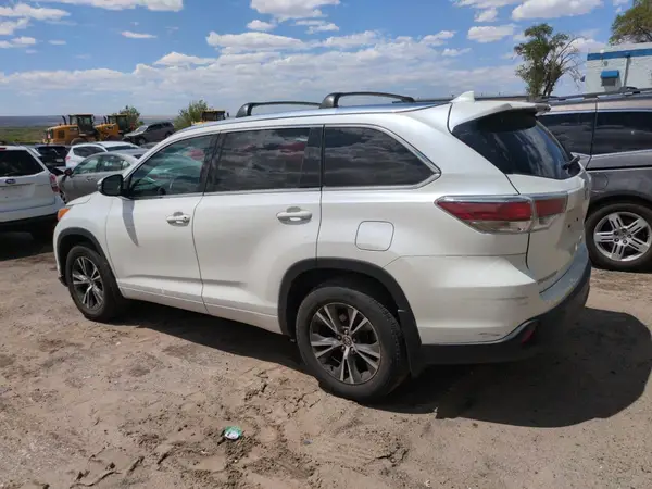 5TDJKRFH3GS348995 2016 TOYOTA HIGHLANDER - Image 2