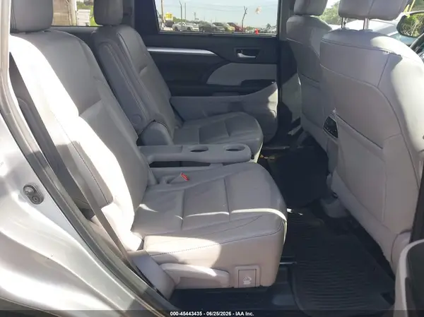 5TDJKRFH3GS502296 2016 TOYOTA HIGHLANDER - Image 8
