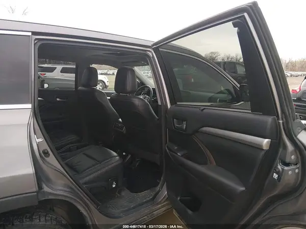 5TDJKRFH3GS502444 2016 TOYOTA HIGHLANDER - Image 8