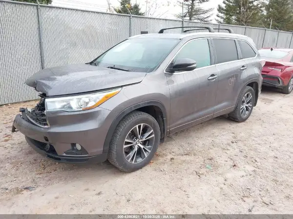 5TDJKRFH3GS502735 2016 TOYOTA HIGHLANDER - Image 2