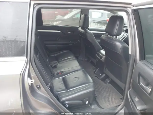 5TDJKRFH3GS502735 2016 TOYOTA HIGHLANDER - Image 8