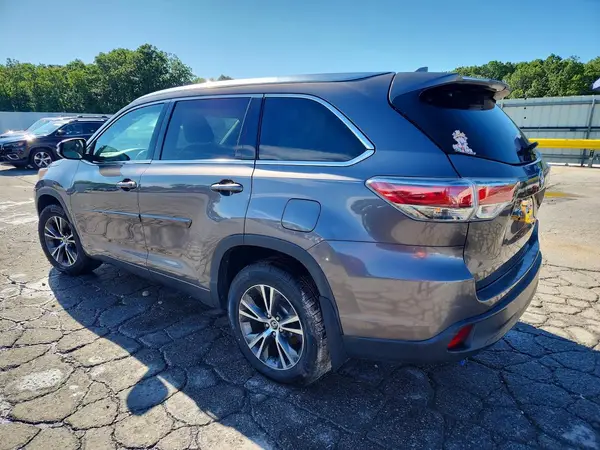 5TDJKRFH3GS504047 2016 TOYOTA HIGHLANDER - Image 2